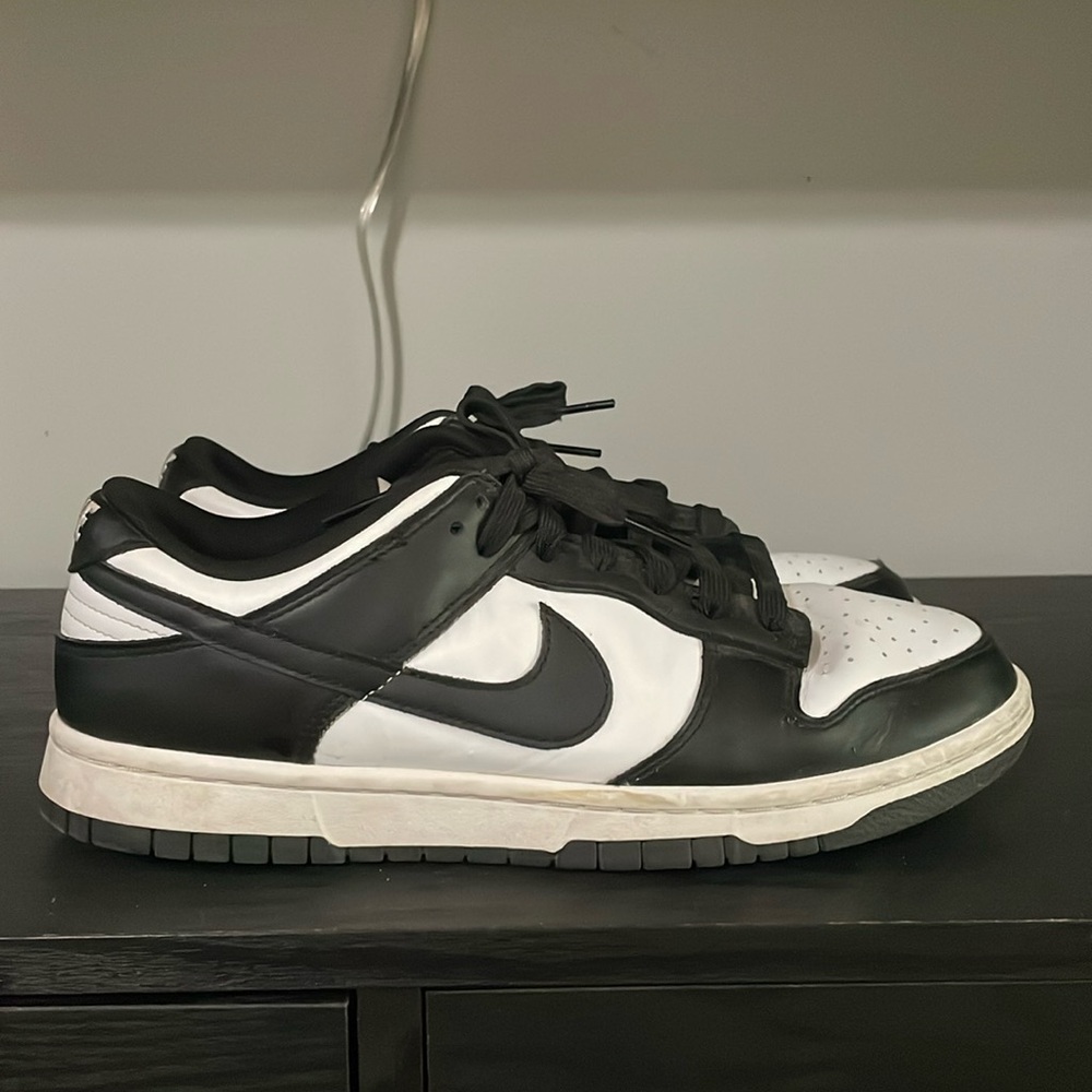 Black and white Nike panda dunks